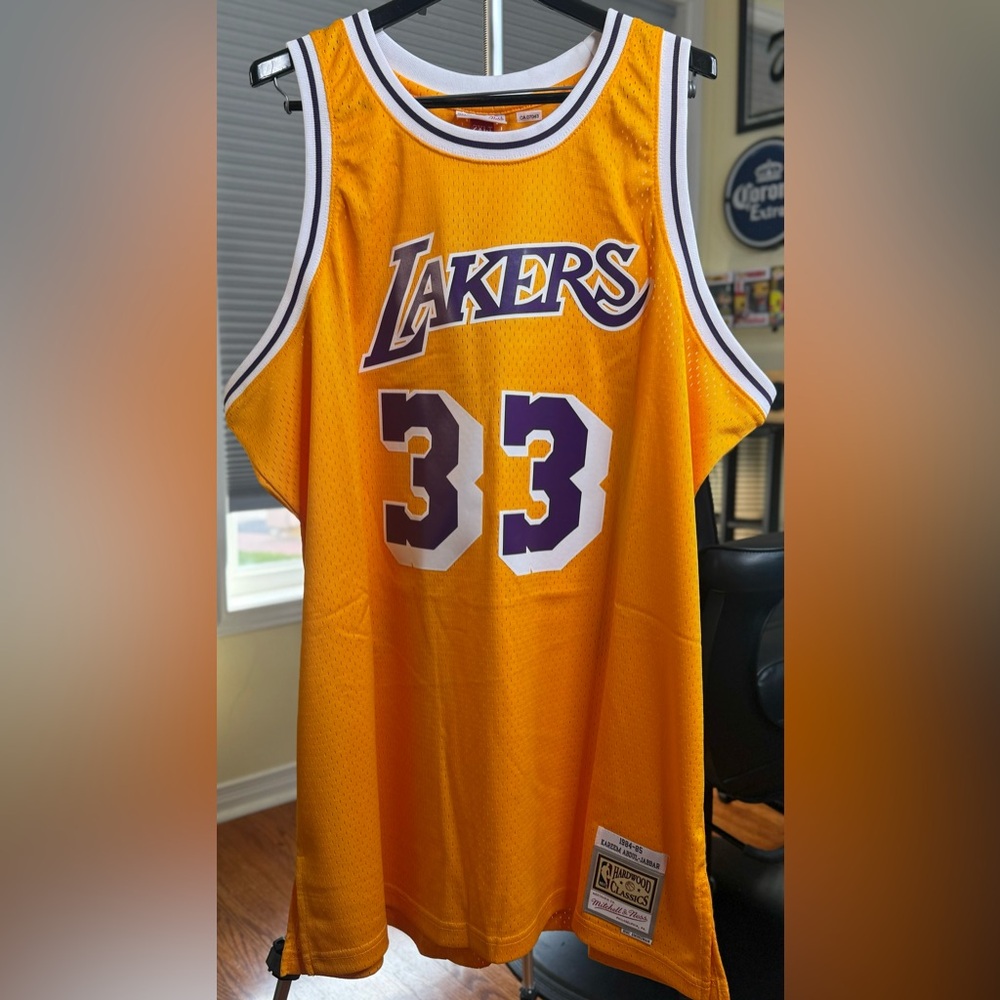 Gorgeous Los Angeles Lakers Jersey!!!